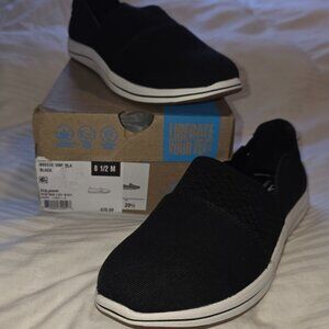 Clarks Breeze Vibe Slip-On Sneaker - Women's size 8.5 Keep your everyday style